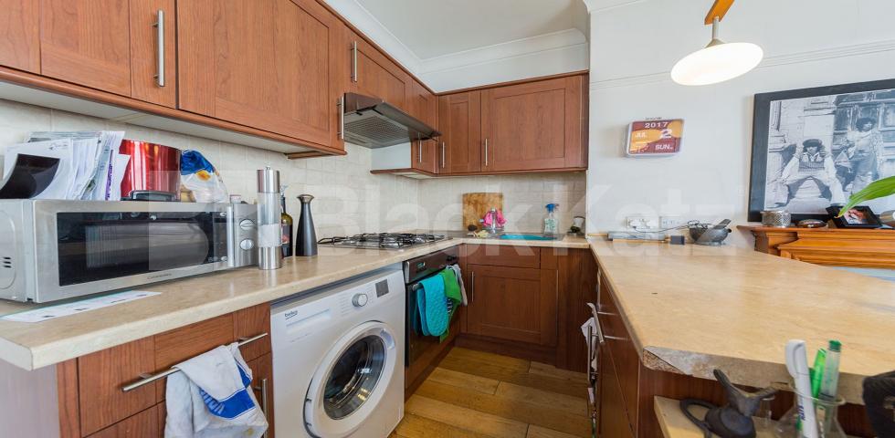 			INCLUDES COUNCIL TAX, 1 Bedroom, 1 bath, 1 reception Flat			 Broadway Parade, Crouch End